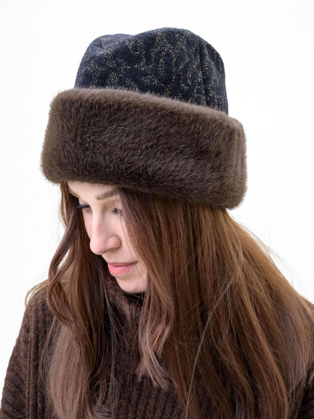 П26-33 Пилотка черное золото с мехом норка