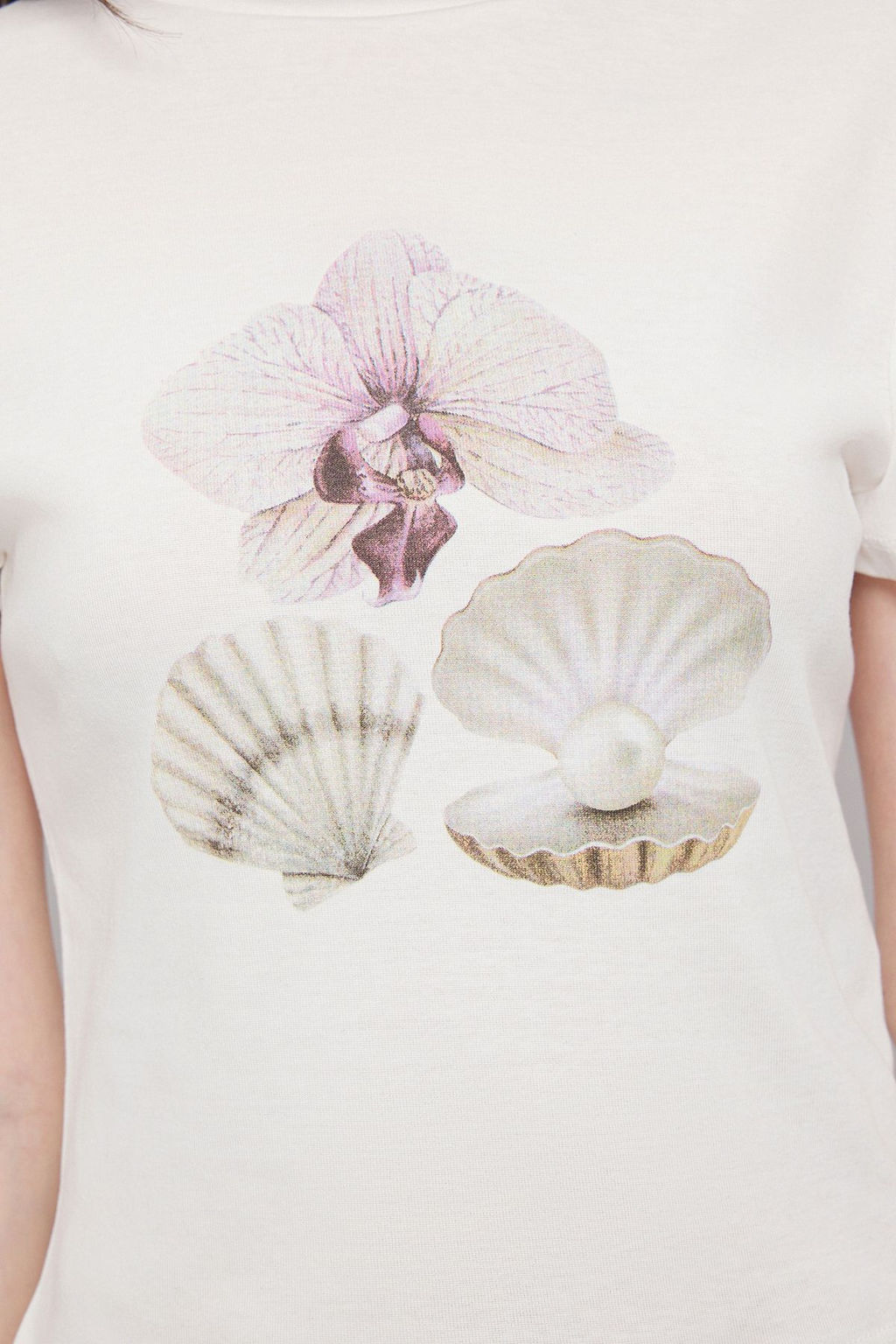 TRENDYOLMILLA Ekru Bask?l? Fitted/Vucuda Oturan Orme T-shirt TWOSS25TS00108  фото 3