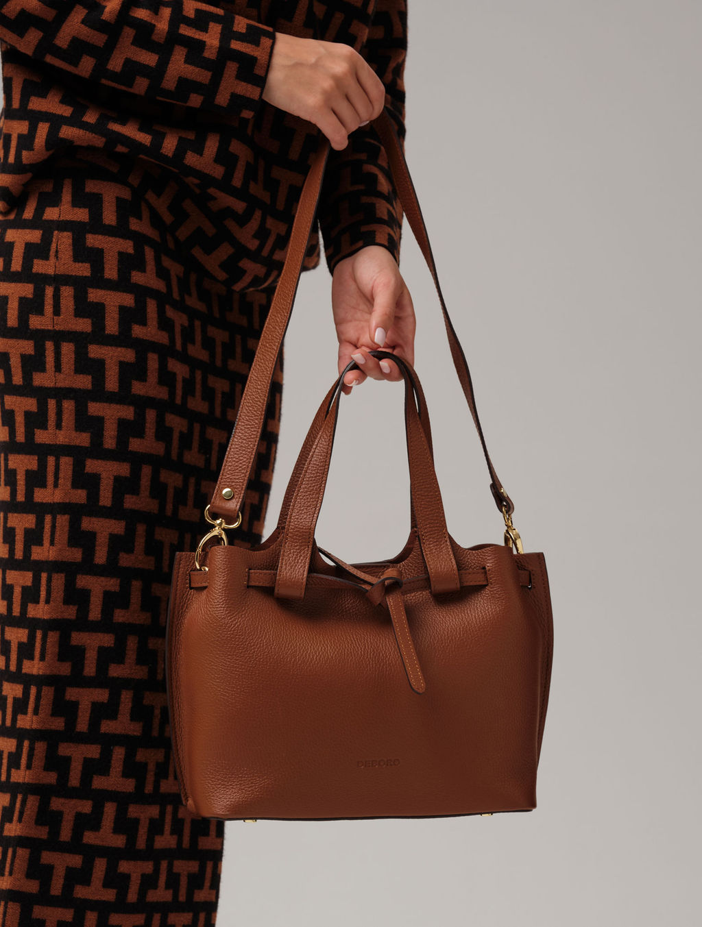 Кожаная сумка Deboro 31002 коричневый фундук