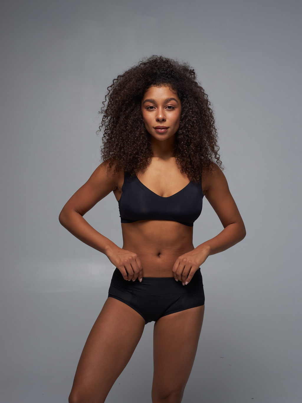 Трусы женские слипы для месячных Vanessa for me MY001-E-W полиэстер, полиамид черный и бежевый размеры M, L, XL, 2XL, 3XL, 4XL  фото 2