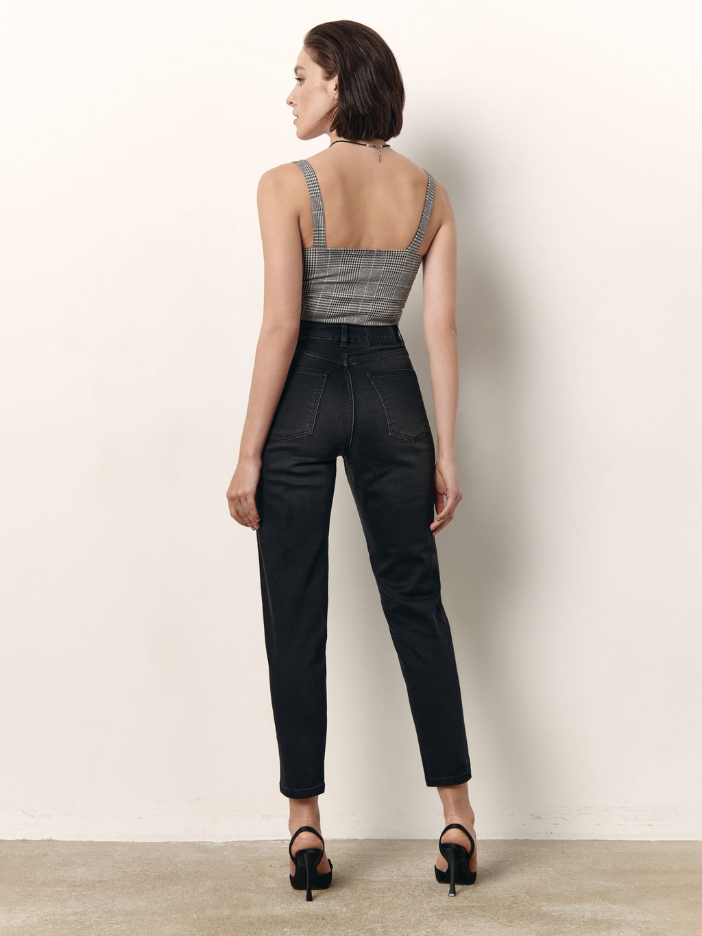 CONTE CON-592 Джинсы mom с высокой посадкой и эффектом легкой потертости black - Conte elegant фото 3