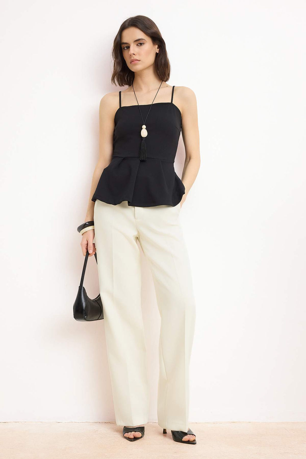 Siyah Peplum Kare Yaka Ince Ask?l? Kolsuz Scuba Krep Orme Bluz TWOSS26BZ00024