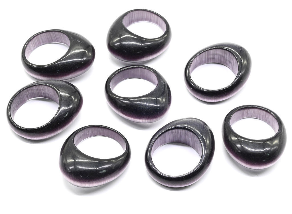 Перстень крупный из кошачьего глаза фиолетовый размер 16