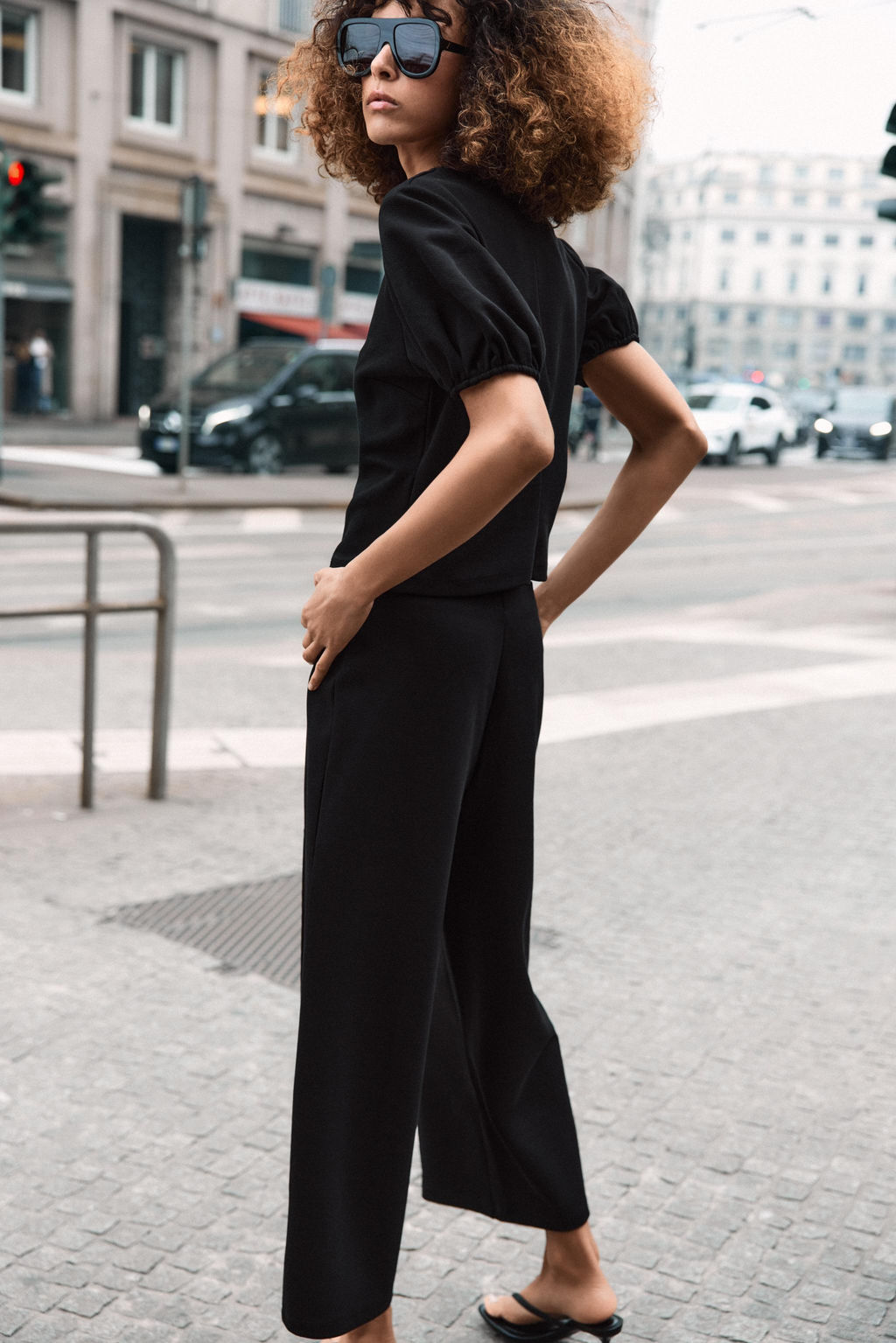 TOP MANGA ABULLONADA / Negro - Zara фото 4