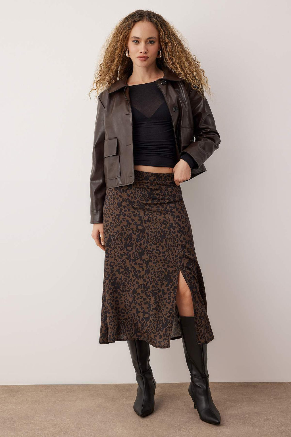 TRENDYOLMILLA Siyah Y?rtmac Detayl? Cicek Desenli Viskon Kumasl? Midi Dokuma Etek TWOSS20ET0230 фото 24