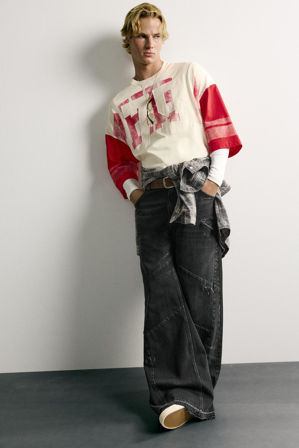 JEANS FLARE FIT COSTURAS / Negro - Zara фото 5