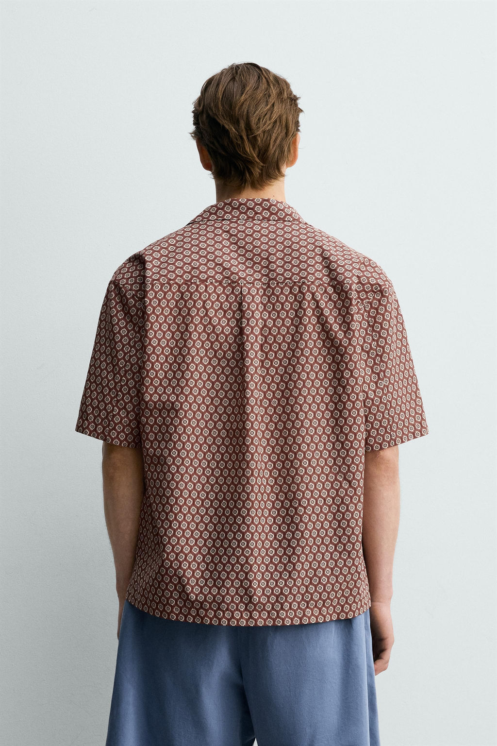 CAMISA RELAXED FIT ESTAMPADO GEOM?TRICO / Teja