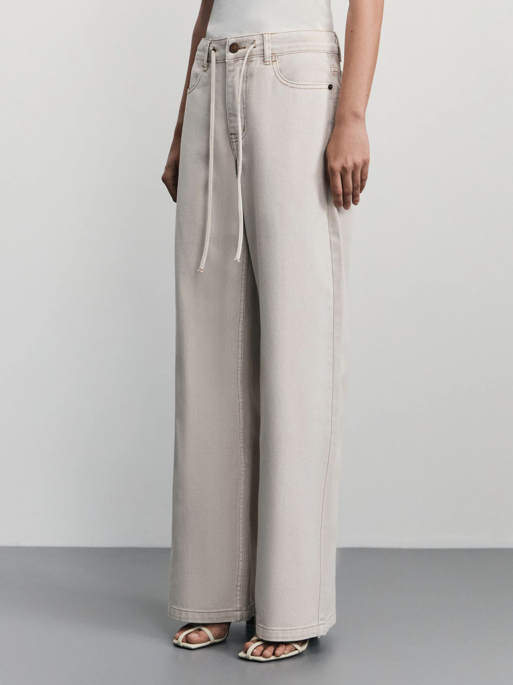 Джинсы wide leg с регулируемым поясом / Zarina  фото 3