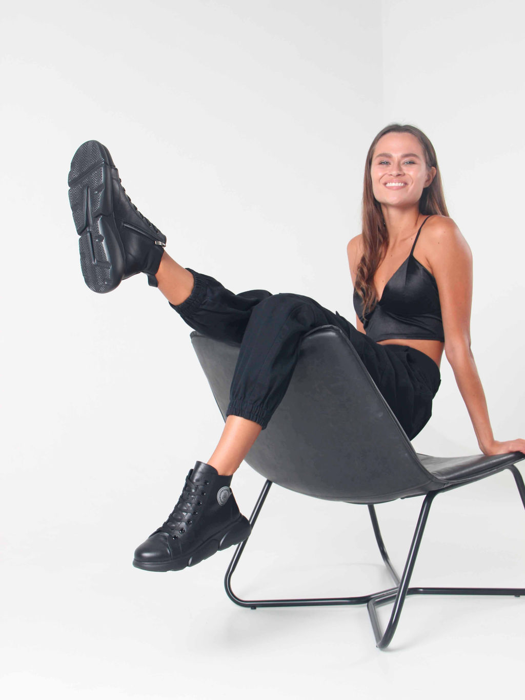 Ботинки 213.ariyabl. black/Байка