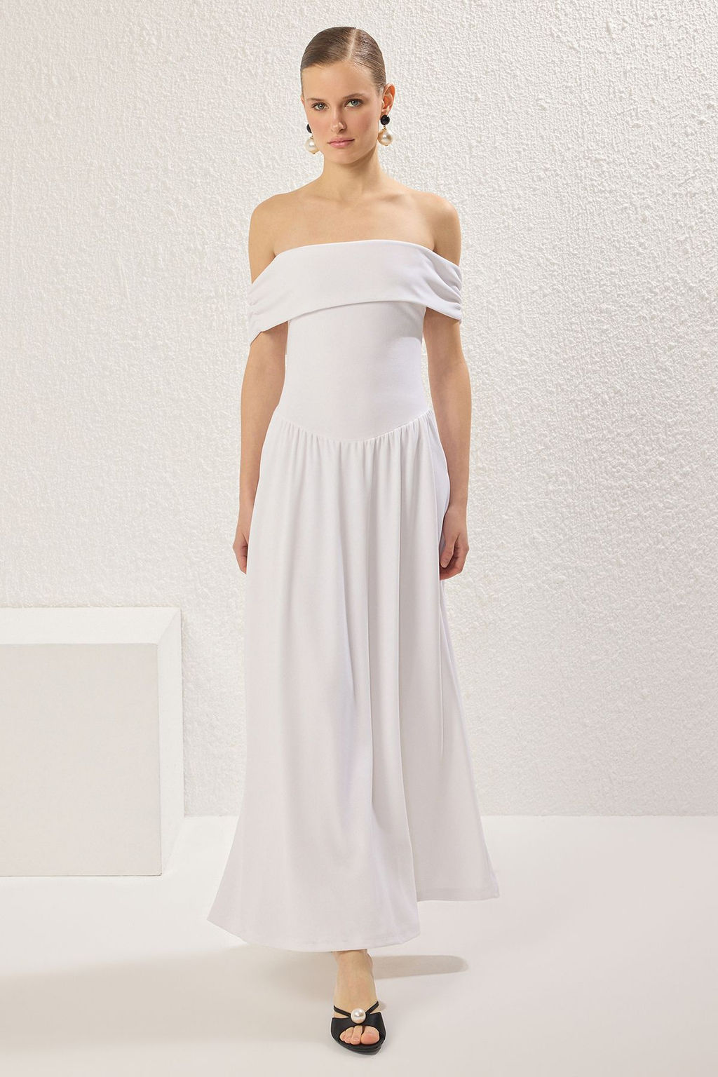 TRENDYOLMILLA Siyah A-Kesim Carmen Yaka Orme Midi S?k Elbise TPRSS25EL00150