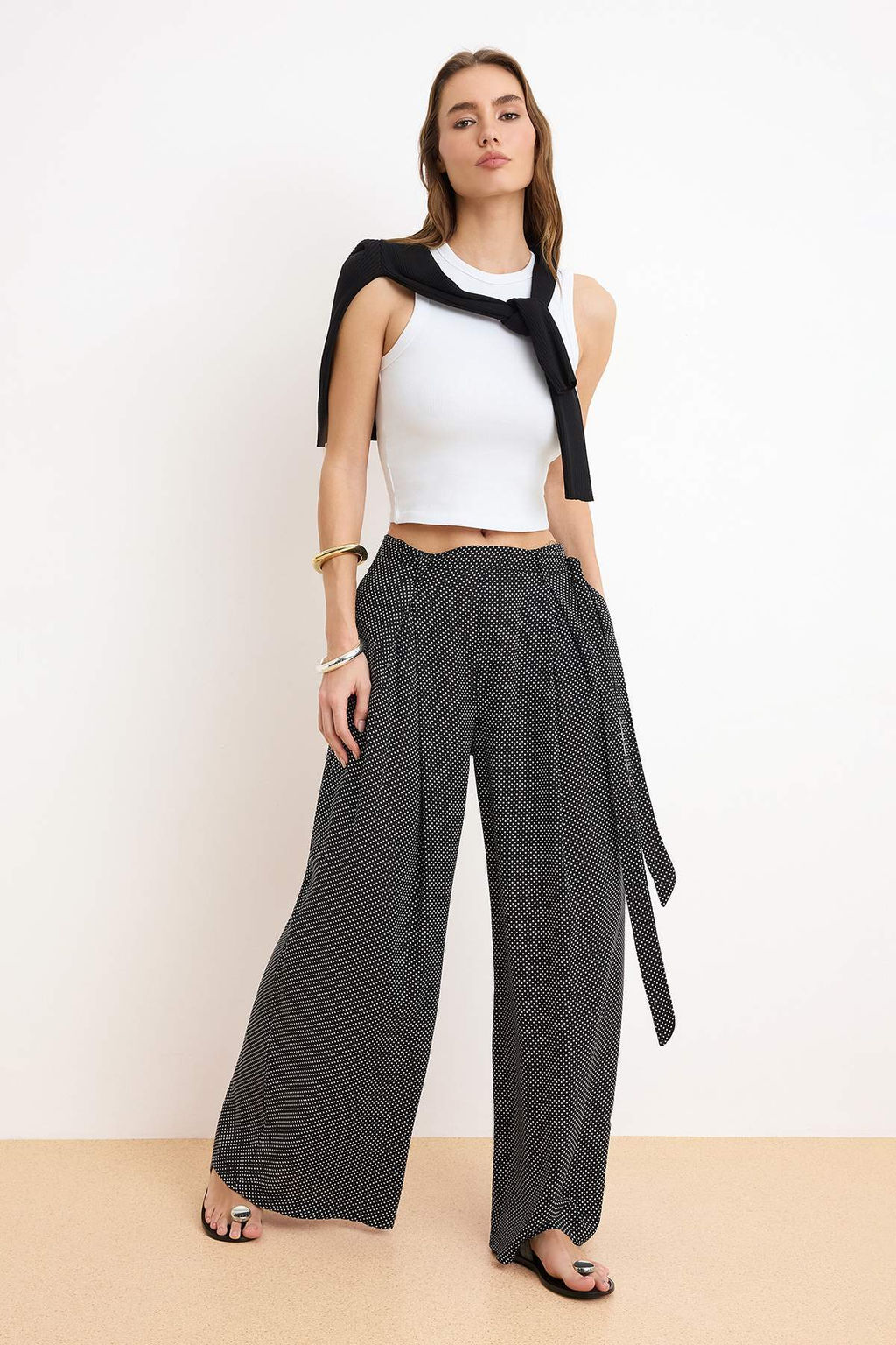 Siyah Puantiyeli Viskon Rahat Bol Kesim Wide Leg/Genis Paca Pantolon TWOSS26PL00056