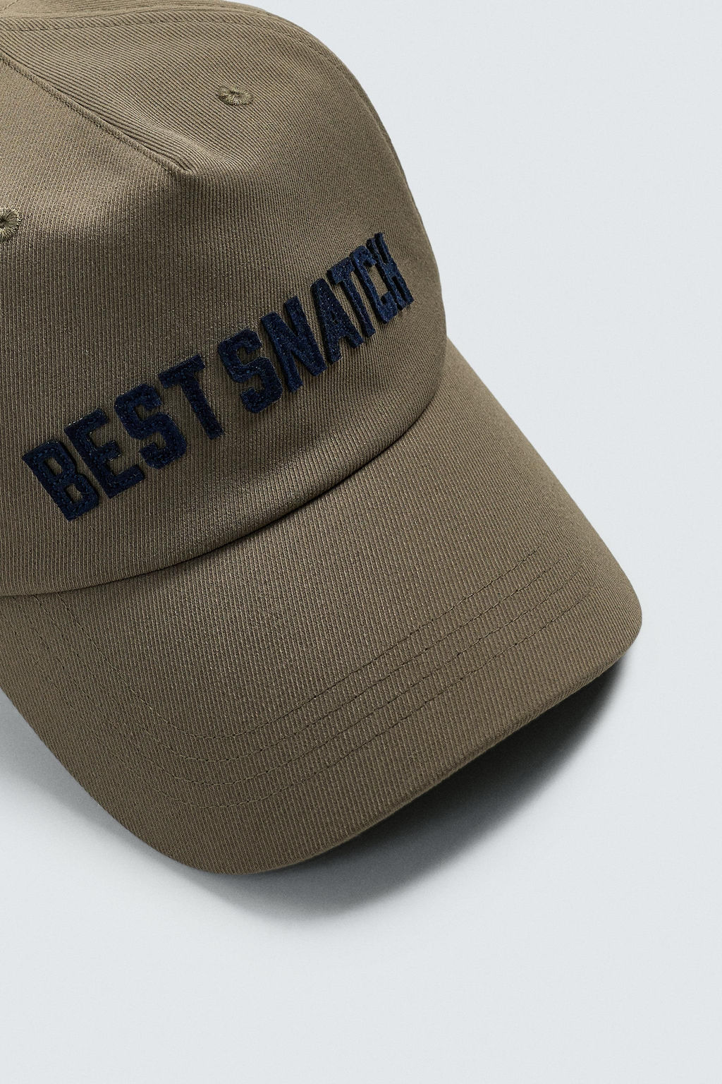 GORRA BORDADO TEXTO / Khaki