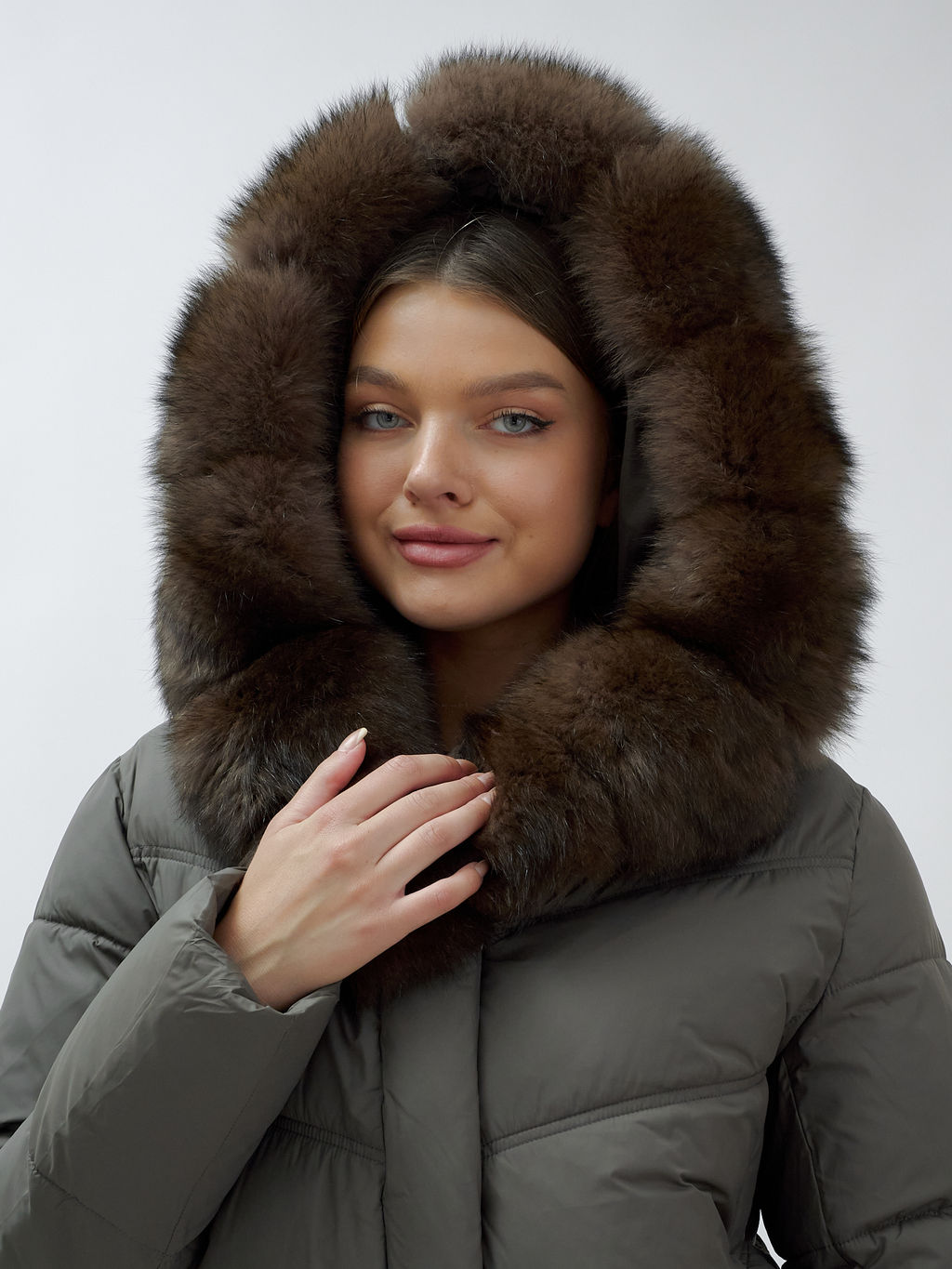 с МЕХОМ ПЕСЕЦ ПРЕМИУМ класса Полупальто зимние темно-серого цвета - Mtforce фото 14