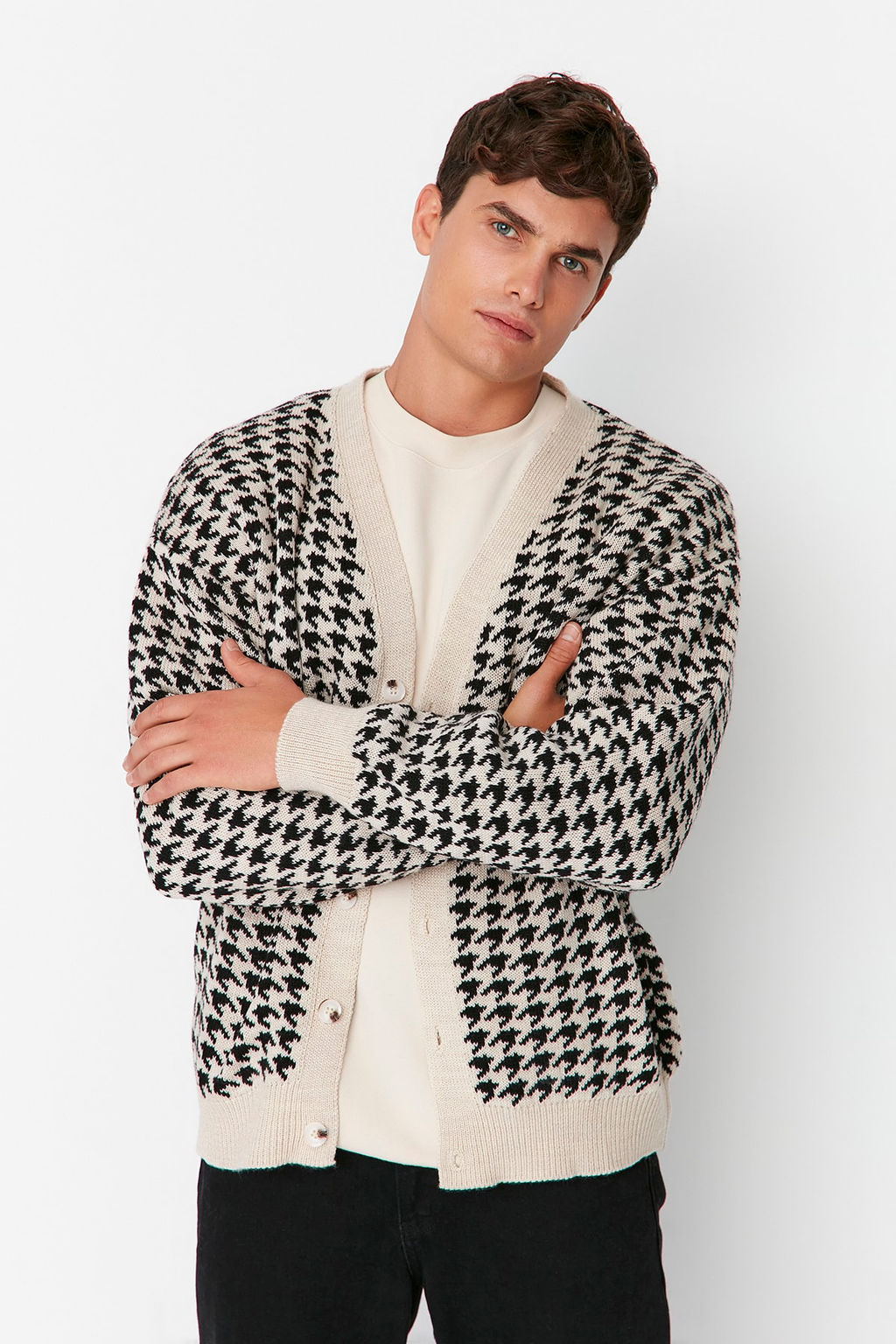 TRENDYOL MAN Bej Oversize V Yaka Kazayag? H?rka TMNAW22HI0080