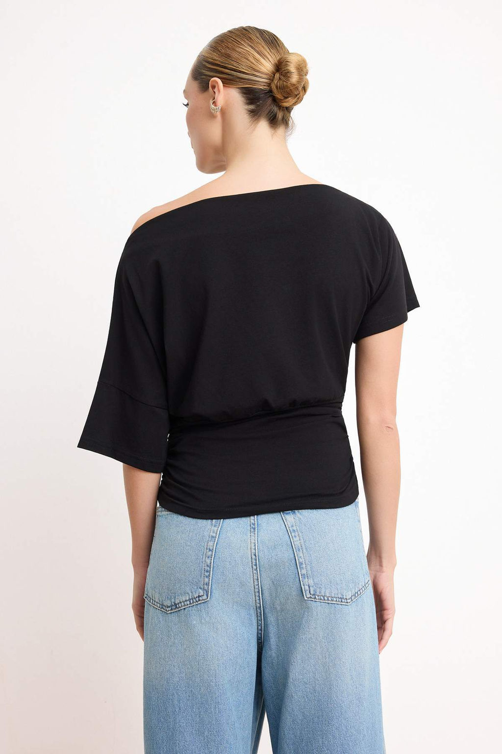 Siyah Fitted/Vucuda Oturan Asimetrik Yaka Buzgulu Crop/K?sa Pamuklu Esnek Orme Bluz TWOSS26BZ00337 - Trendyolmilla фото 4