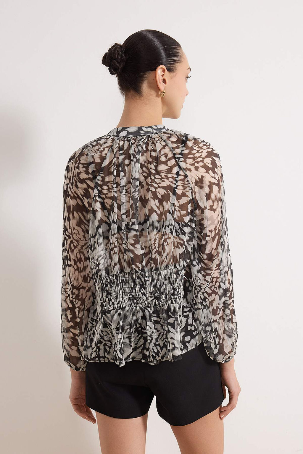 Siyah Soyut Desenli Gipeli Transparan Sifon Dokuma Bluz TWOSS26BZ00215 - Trendyolmilla фото 4