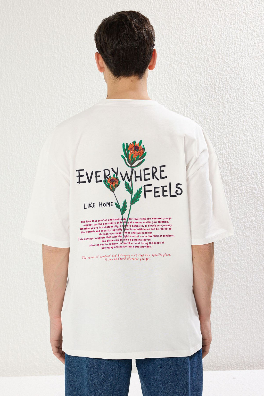 TRENDYOL MAN Beyaz Oversize/Genis Kesim Cicek Nak?sl? %100 Pamuk T-Shirt TMNSS25TS00026