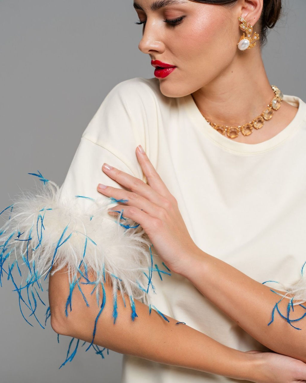 Футболка с перьями страуса FSP006