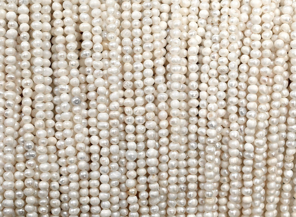Бусины жемчуг речной галтовка 3*2мм цвет белый, 36см, 140 бусин Радуга камня