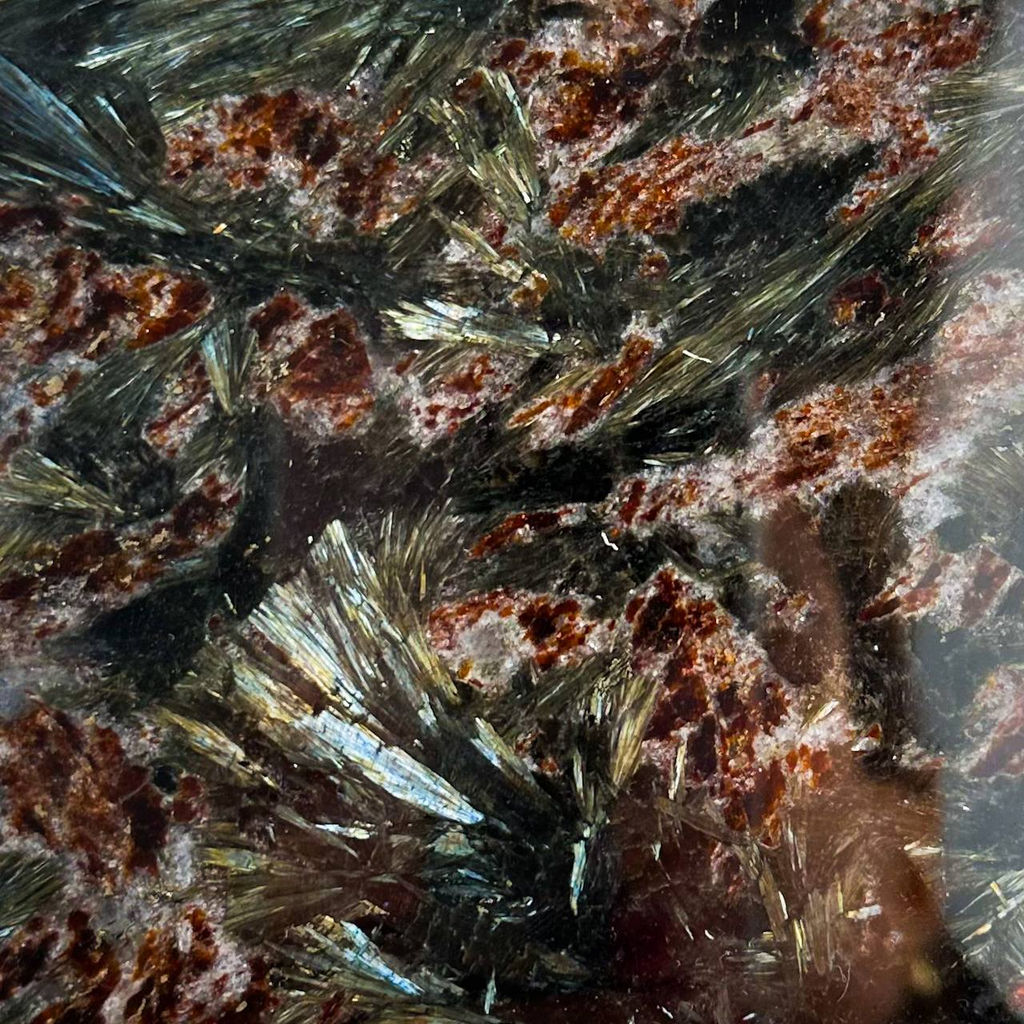 Блюдо из Арфведсонита (Нуумит)