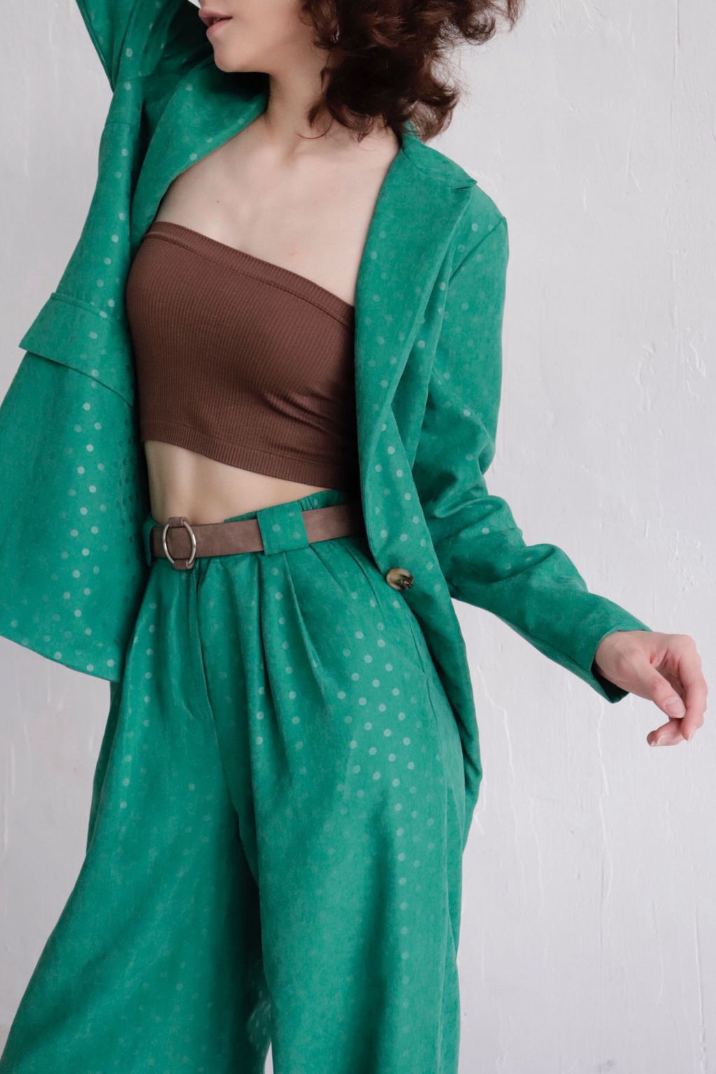 9963 Костюм брючный зелёный в горох - Martichelli фото 19