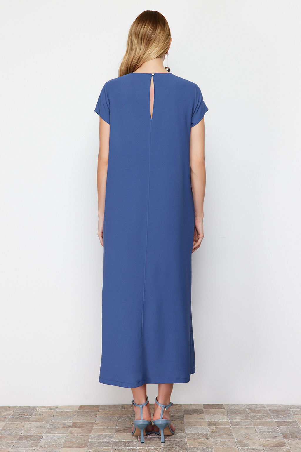 Mavi Duz Kesim Bisiklet Yaka Cep Detayl? Aerobin Midi Dokuma Elbise TWOSS24EL00670 - Trendyolmilla фото 6