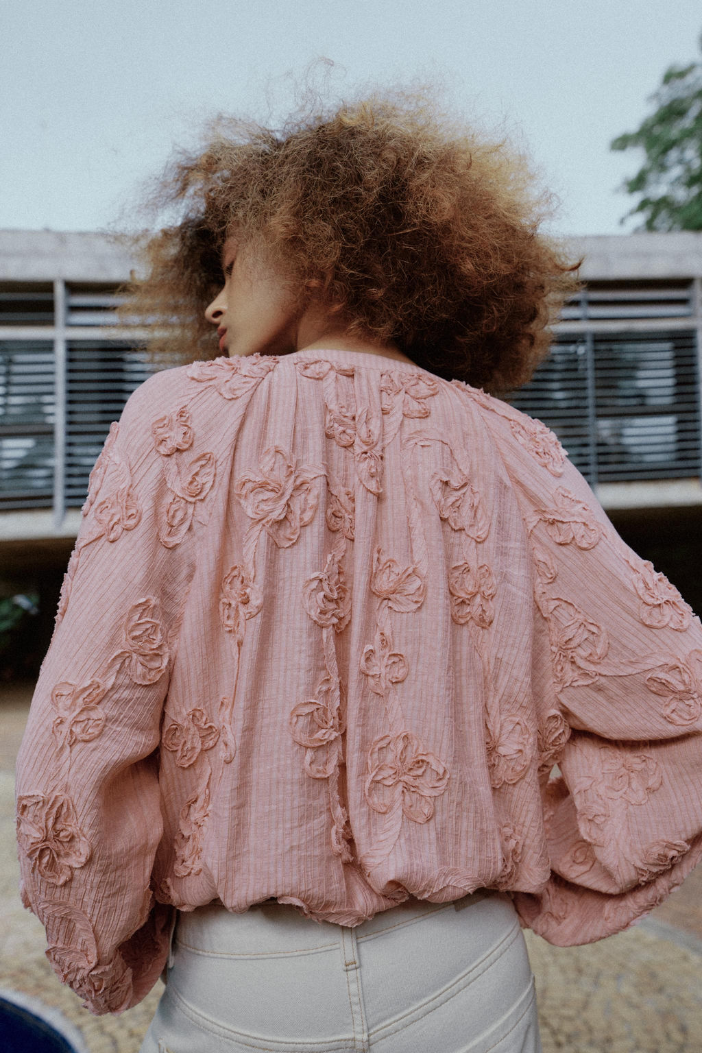 CHAQUETA OVERSIZE ESTRUCTURA FLORES / Rosa pastel - Zara фото 3