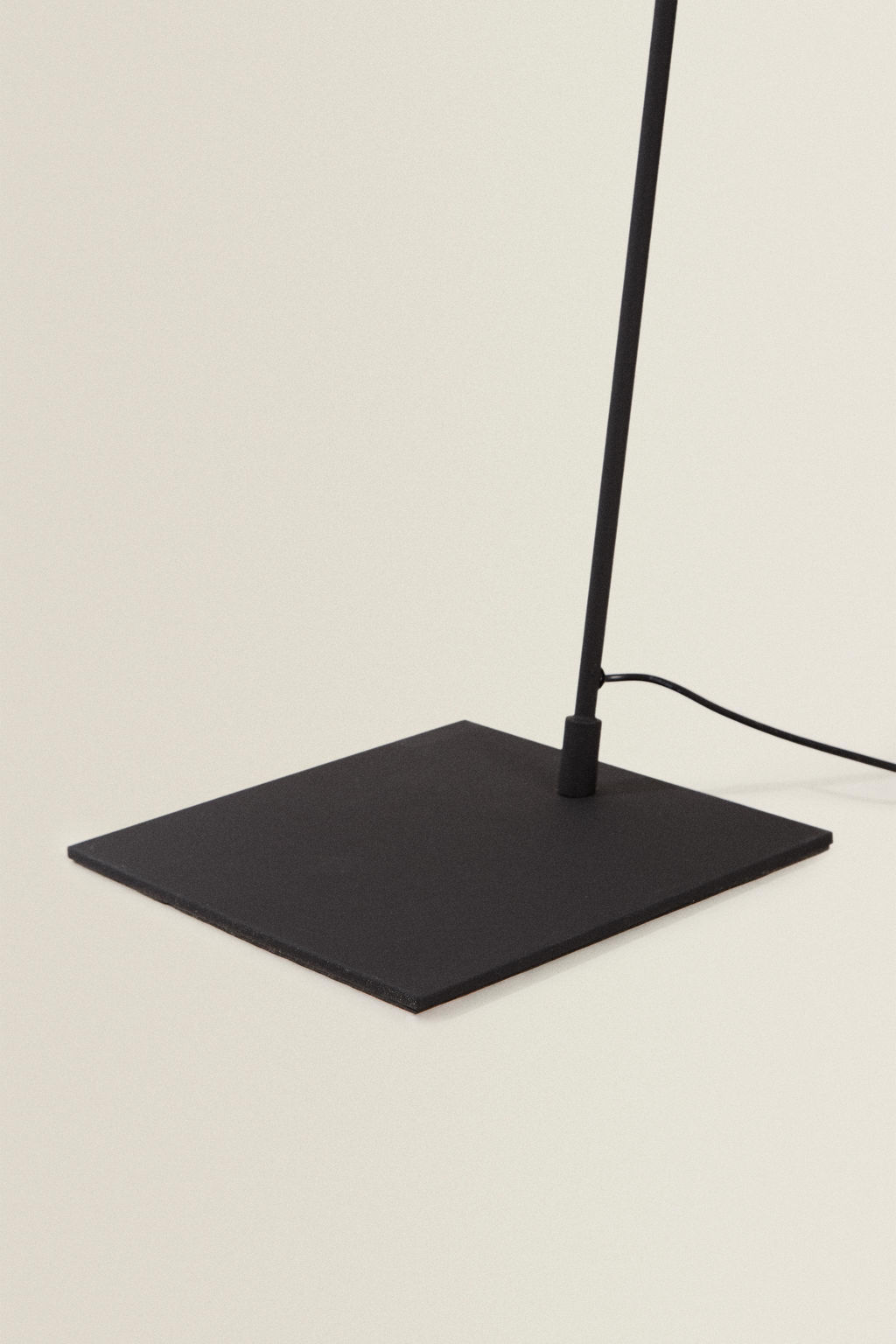 METAL LED FLOOR LAMP - Zara фото 6