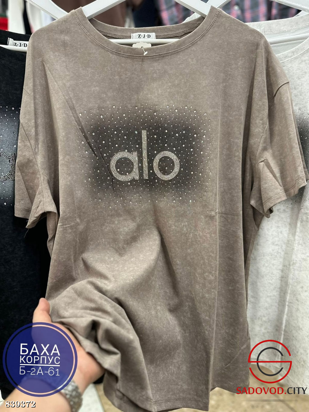 Футболка со стразами женская - Bruno фото 5