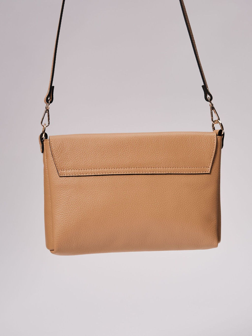 Сумка кожаная через плечо Deboro 30181 нюдовая