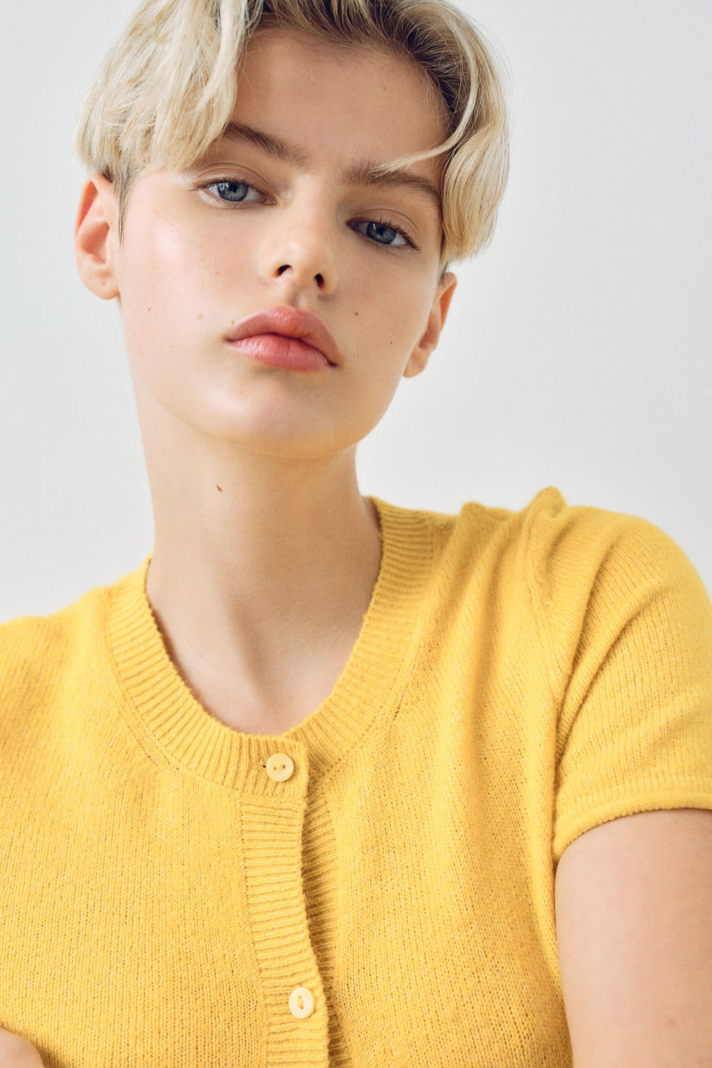 Cardigan de manga corta en punto fino