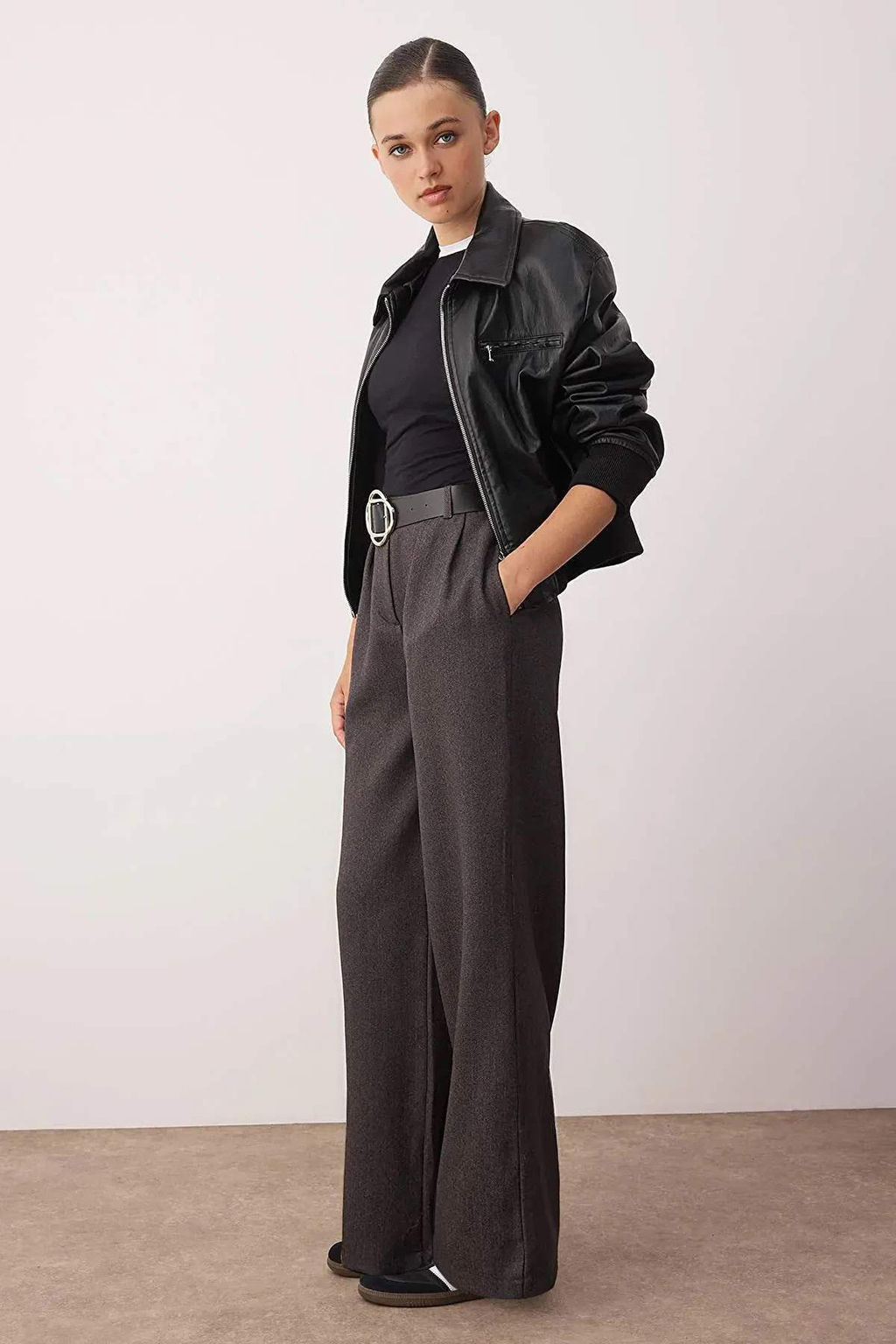 Gri Kemerli Wide Leg/Genis Paca Kal?n Kumas Pantolon TWOAW26PL00033 - Trendyolmilla фото 2