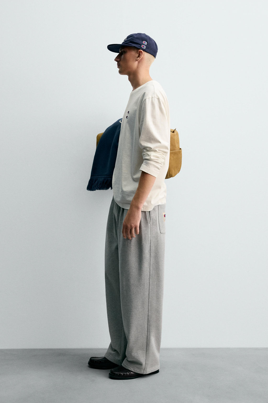 CHAMPION ® X ZARA LONG SLEEVE PATCH T-SHIRT фото 12