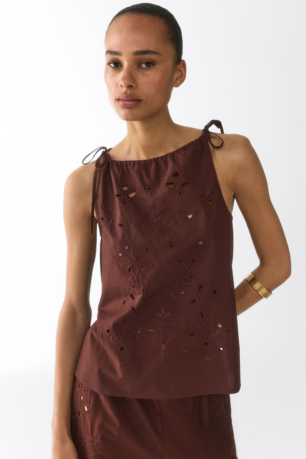Top con bordado ingl?s y tirantes de lazo - H&m фото 2