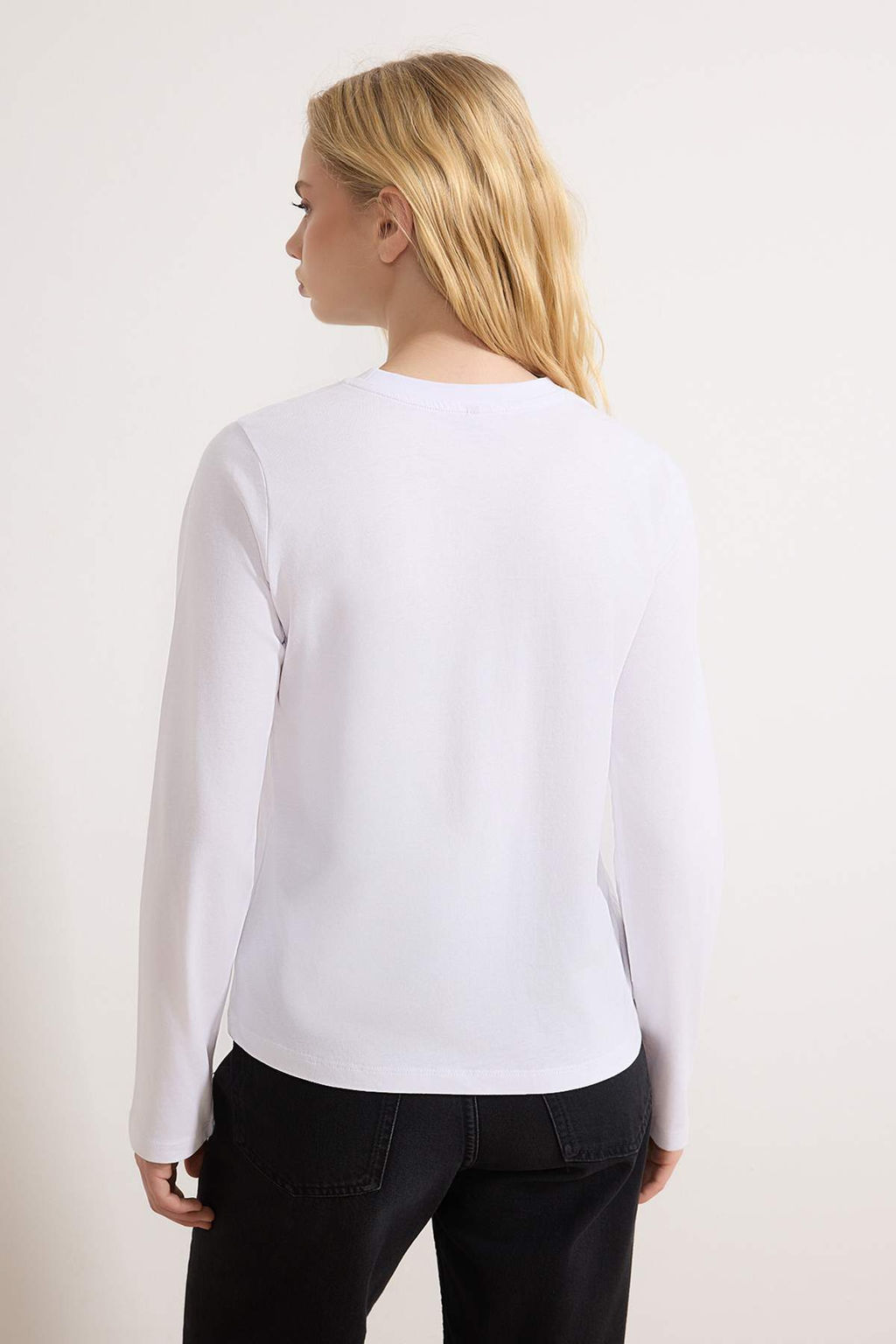 Beyaz %100 Pamuk Uzun Kollu Bisiklet Yaka Regular/Normal Kal?p Basic Orme T-Shirt TWOAW21TS0098