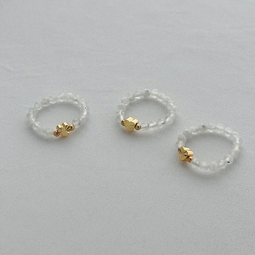 Кольцо на резинке из Лунного камня 15 р.