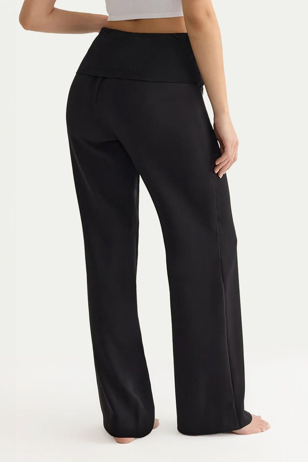 TRENDYOLMILLA Siyah Beli Esnek Lastikli Wide Leg/Genis Paca Dokuma Pantolon TWOSS25PL00019