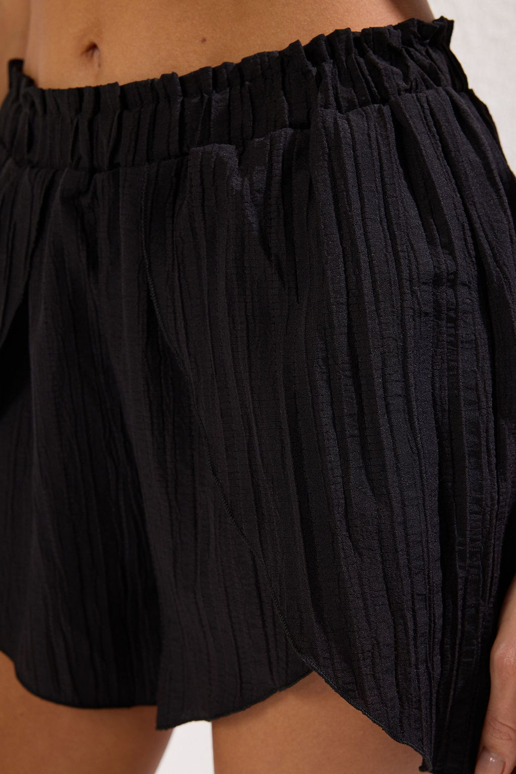 TRENDYOLMILLA Beyaz Dokuma Y?rtmacl? Plaj Sort TBESS25SR00002  фото 4