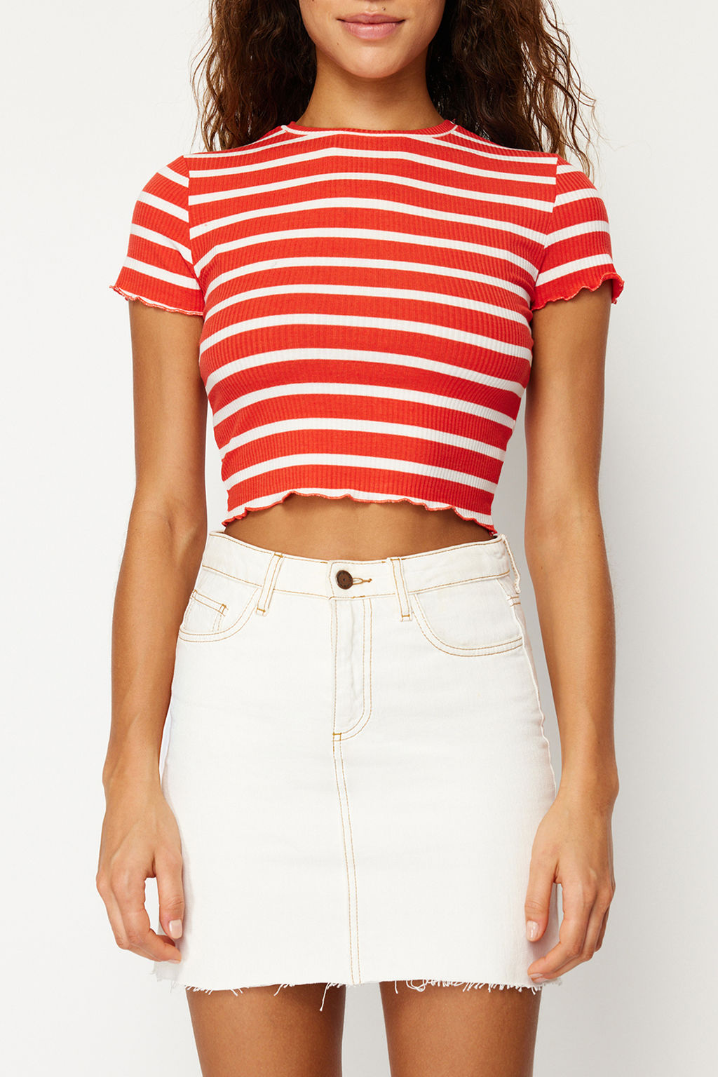 Trendyolmilla Haki Cizgili Baby Overlok Detayl? Fitted/Vucuda Oturan Crop Fitilli Orme Bluz TWOSS23BZ00506  фото 5