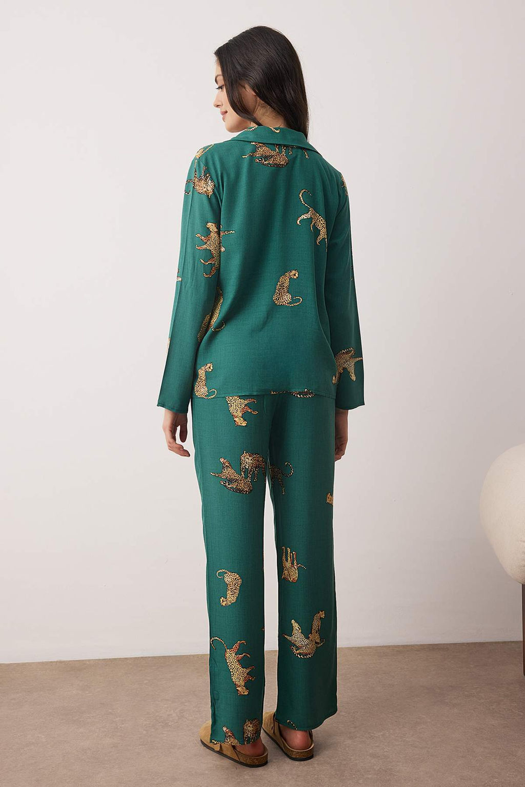 Zumrut Yesili Kaplan Desenli Viskon Dokuma Pijama Tak?m? THMAW25PT00036