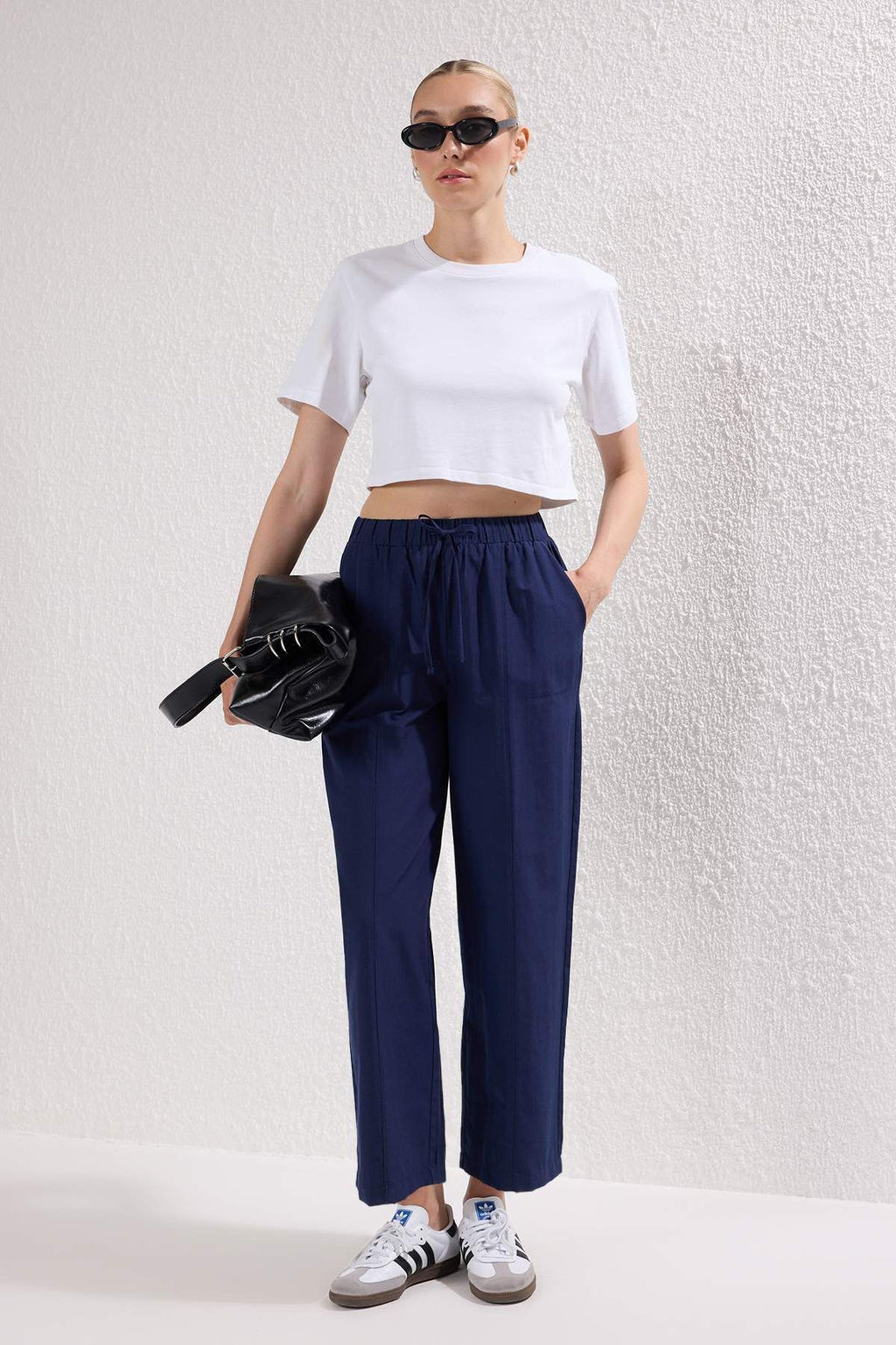 Trendyolmilla Lacivert Mat Dokulu Beli Lastikli Pantolon TWOSS25PL00120