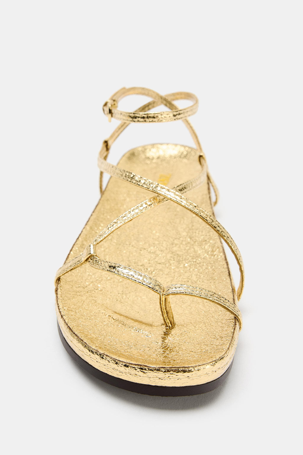 SANDALIA PLANA EFECTO METALIZADO / Oro - Zara фото 4