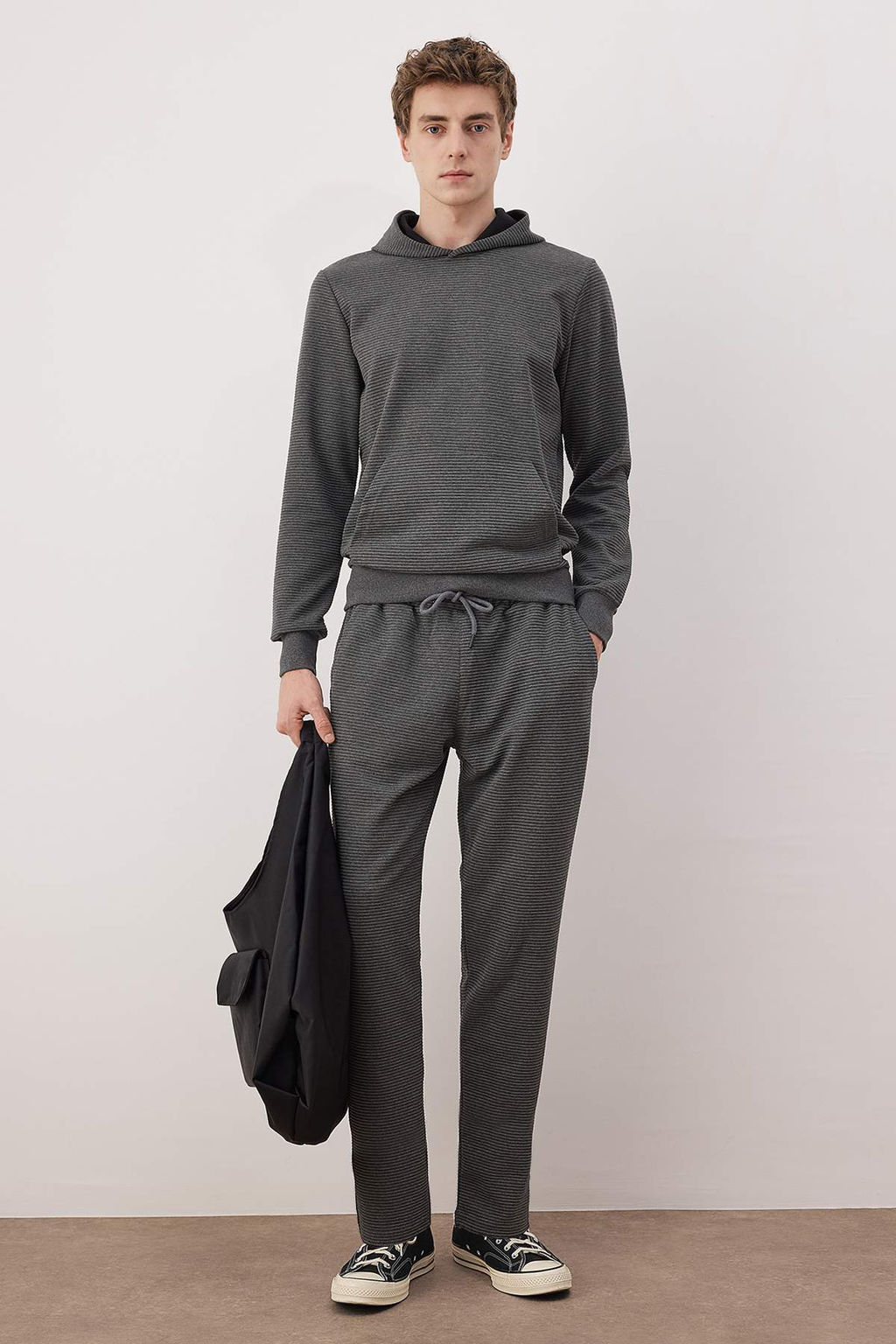 Antrasit Regular/Normal Kesim Kapusonlu Dokulu Sweatshirt TMNAW26SW00068