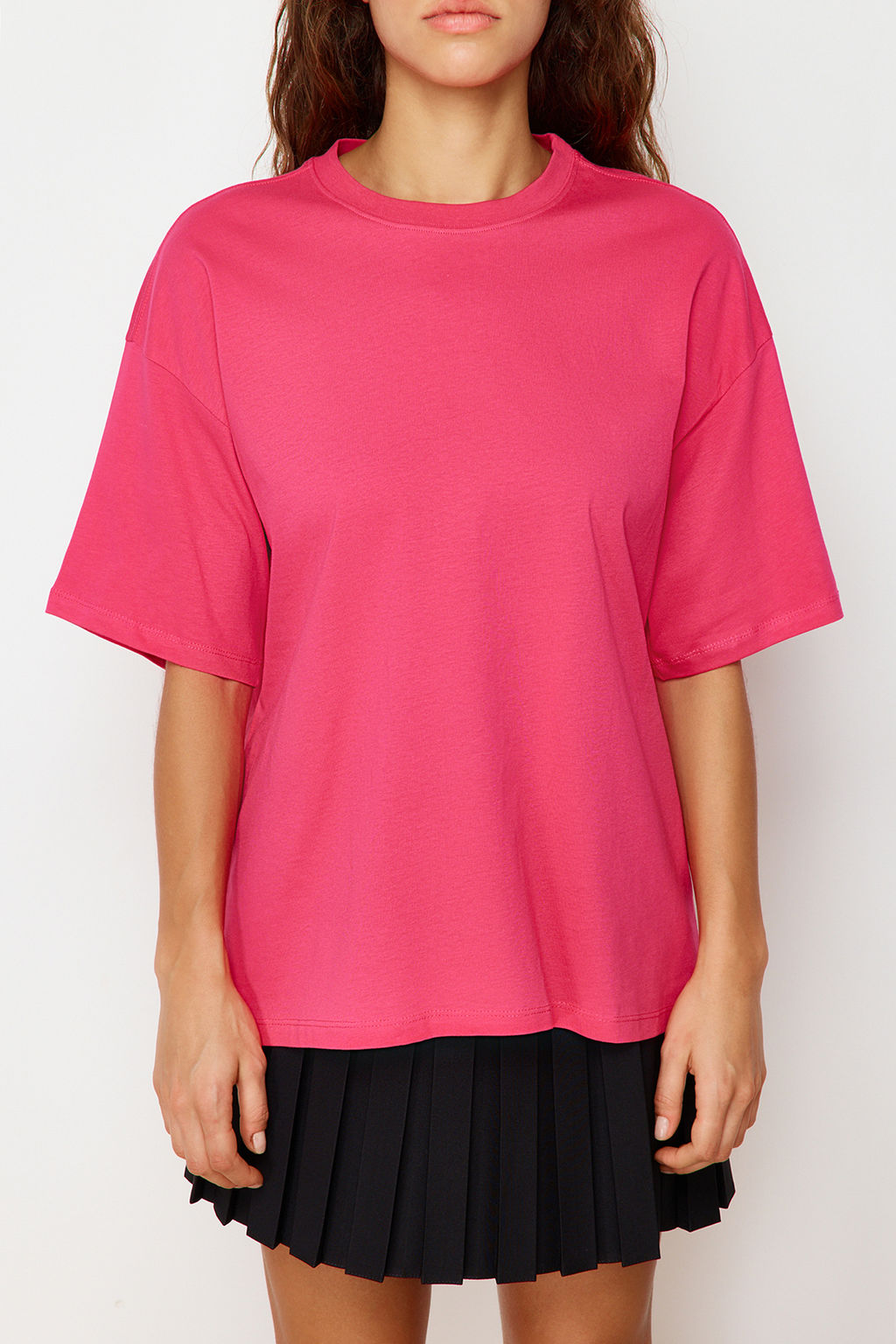 Fusya%100 Kal?n Pamuklu Premium Oversize/Genis Kal?p Bisiklet Yaka Orme T-Shirt TWOSS23TS00040