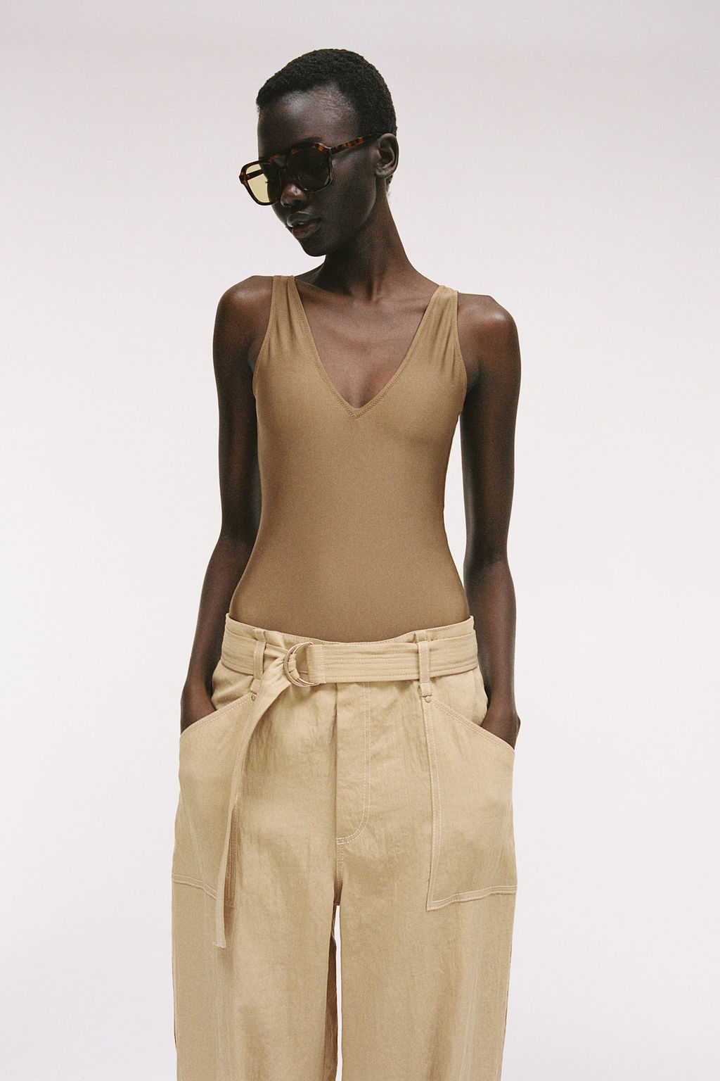 Pantalon amplio con cinturon - H&m фото 3