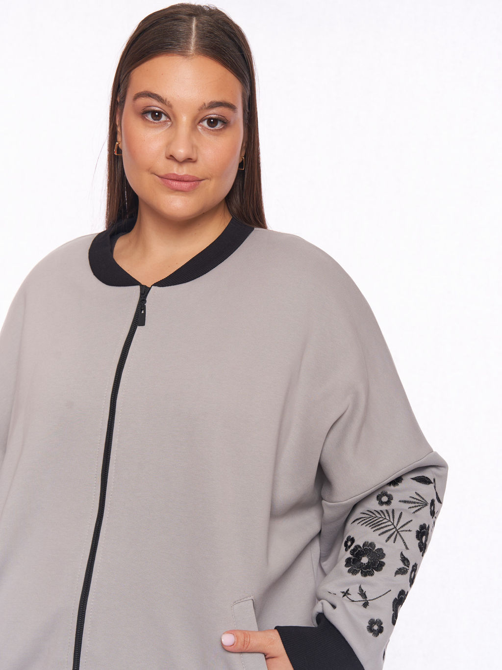 Бомбер с вышивкой GA02061GRY24 - Артесса фото 3