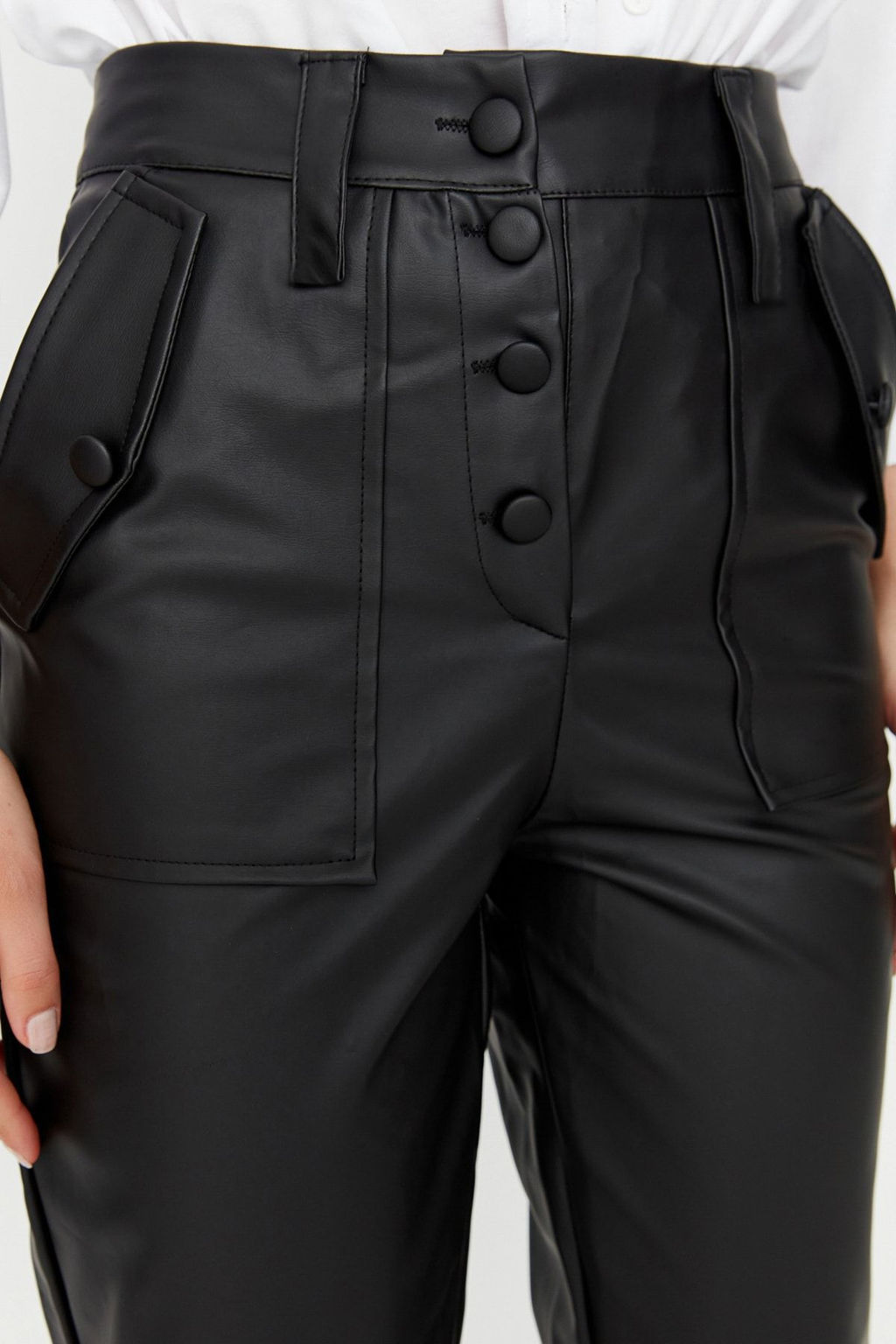 Limited Edition Siyah Havuc Dokuma Onden Dugmeli Suni Deri Pantolon TWOAW22PL0083