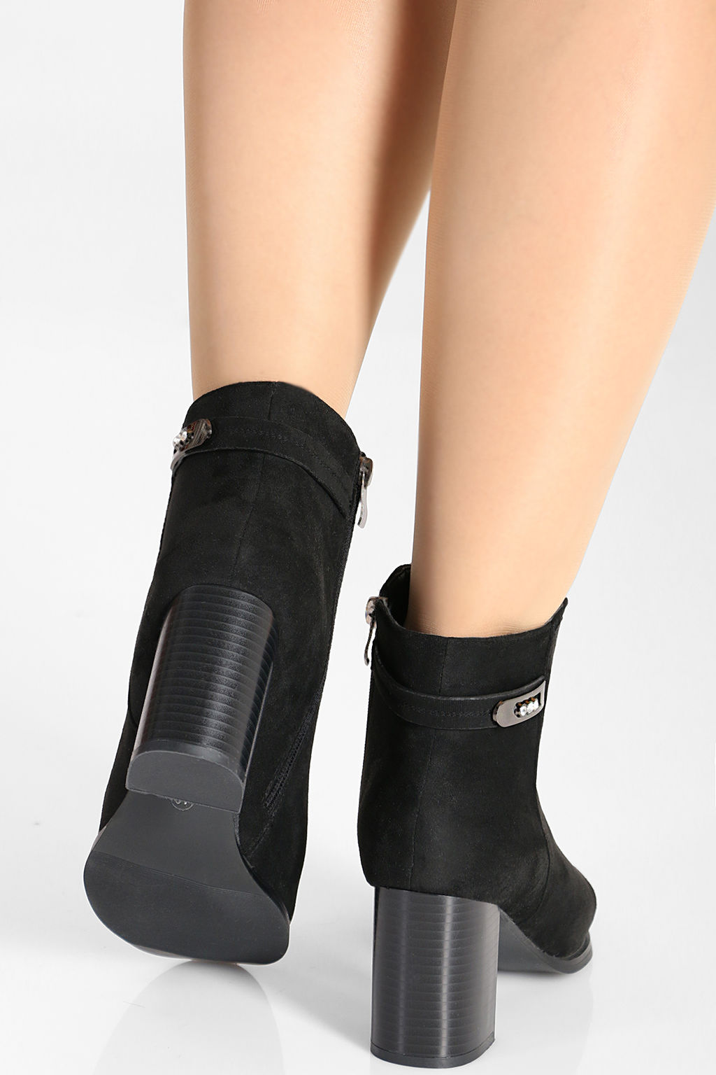 Ботинки женские на каблуке