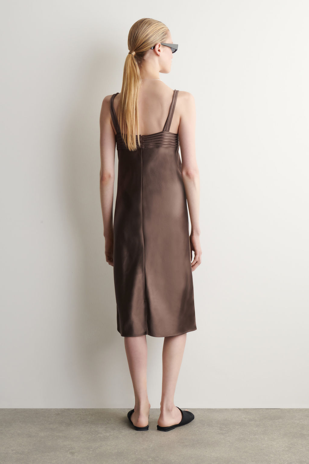 VESTIDO LENCERO SATINADO CON PUNTO ABIERTO - H&m фото 6