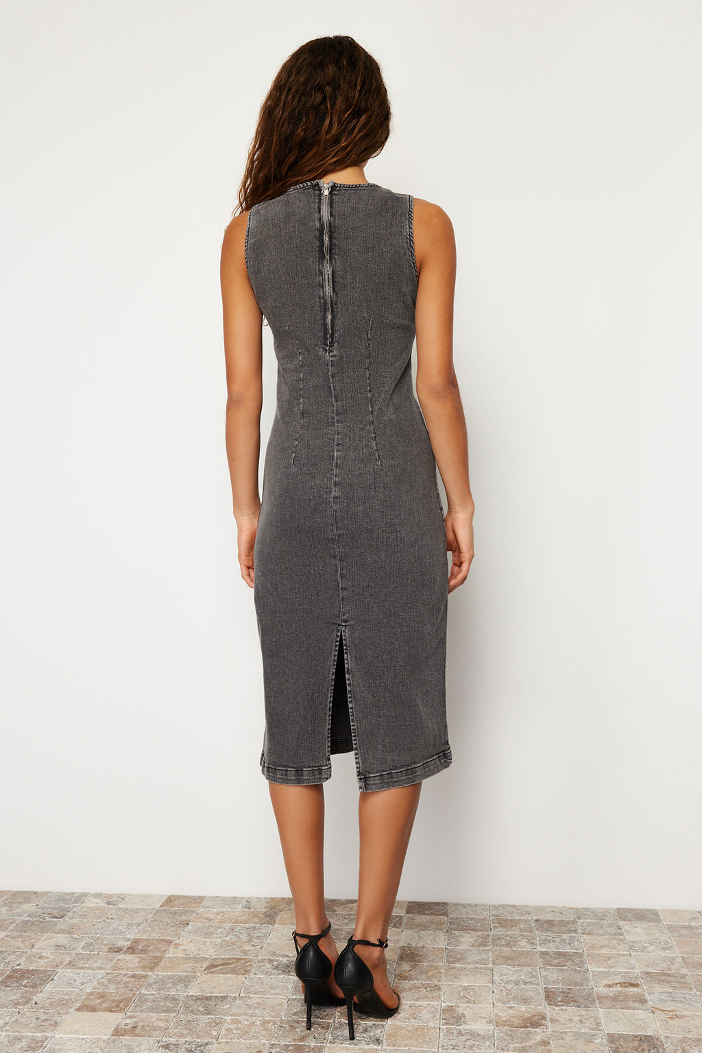 Trendyolmilla Antrasit Fitted/Vucuda Oturan Midi Denim Elbise TWOSS24EL00383  фото 5